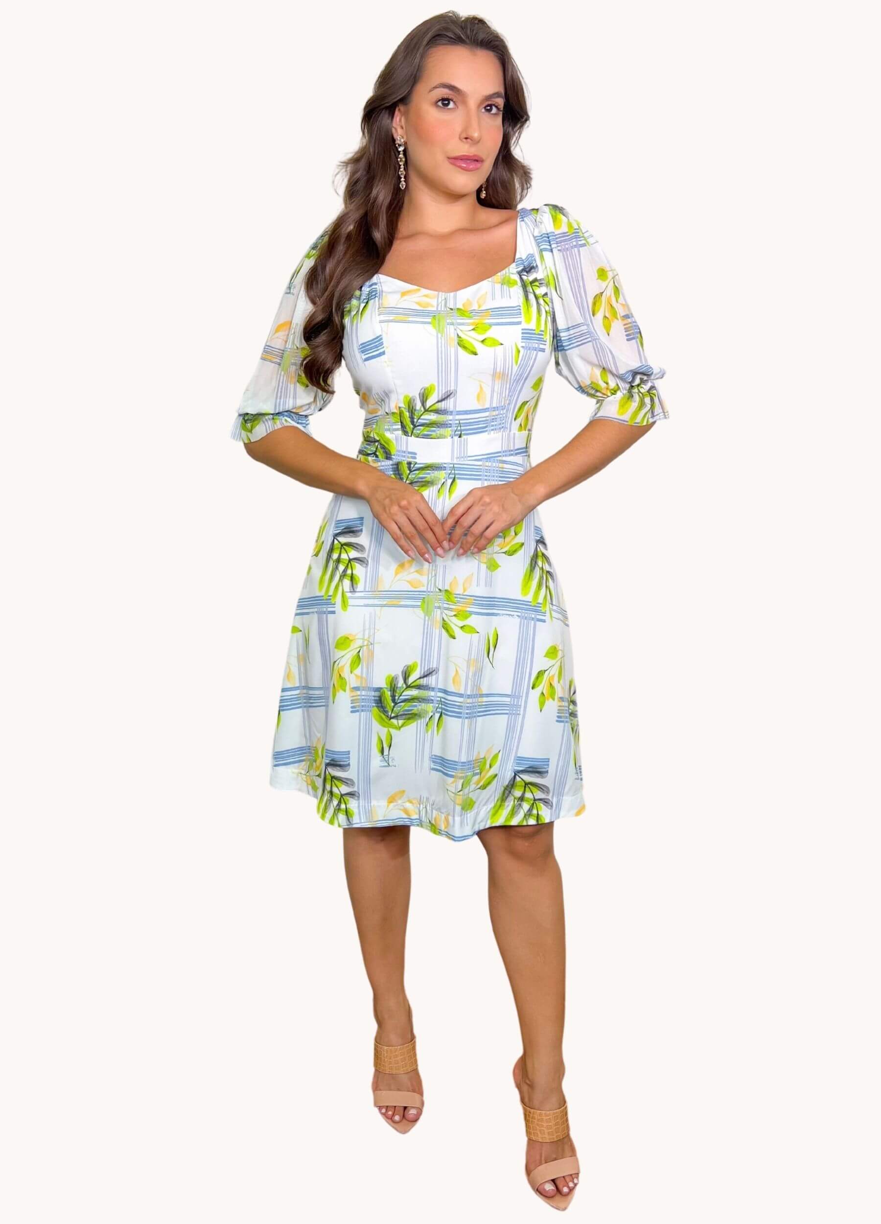 VESTIDO CURTO COM AMARRAÇÃO NAS COSTAS