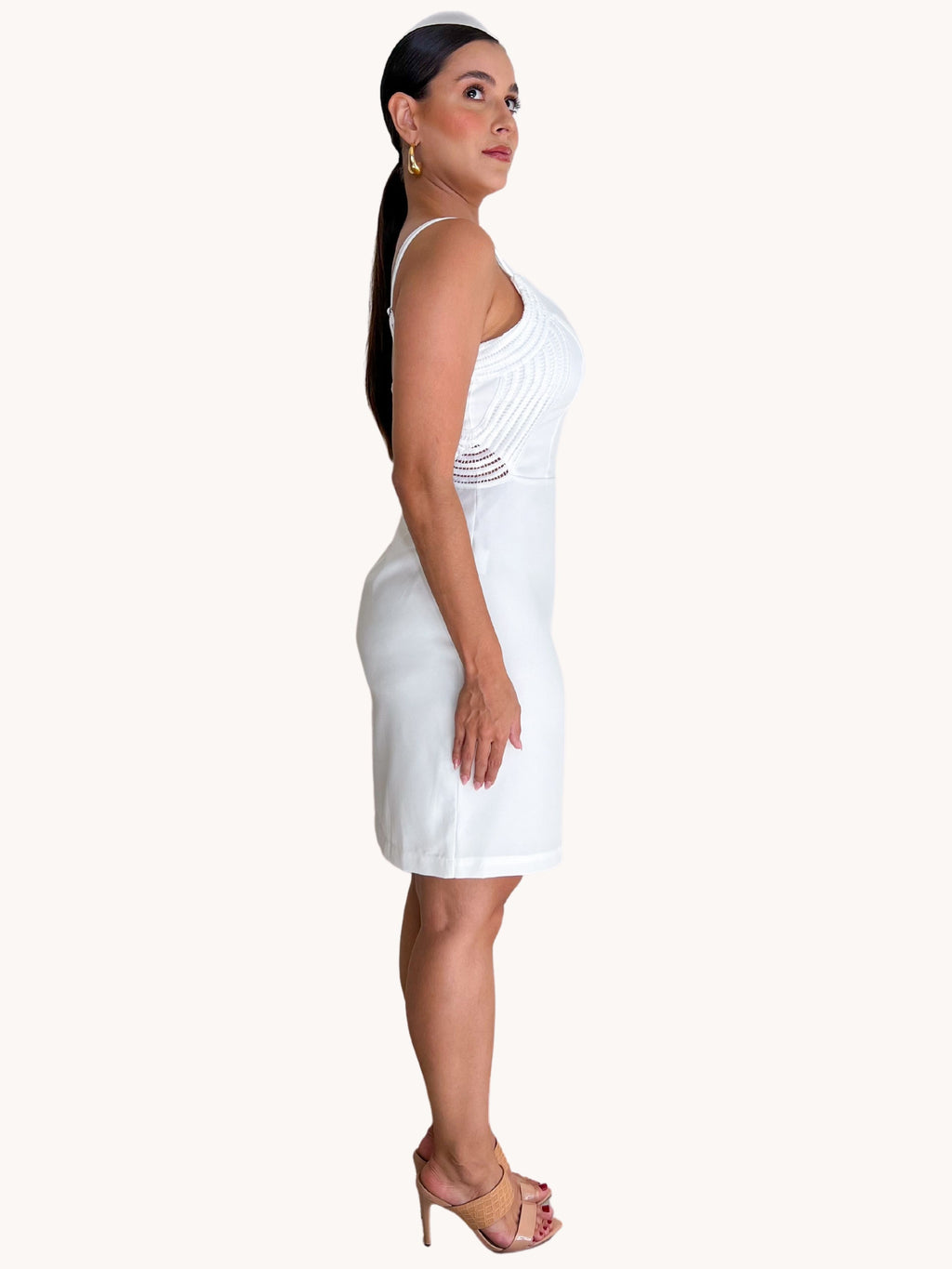VESTIDO CURTO COM PALAS LATERAIS