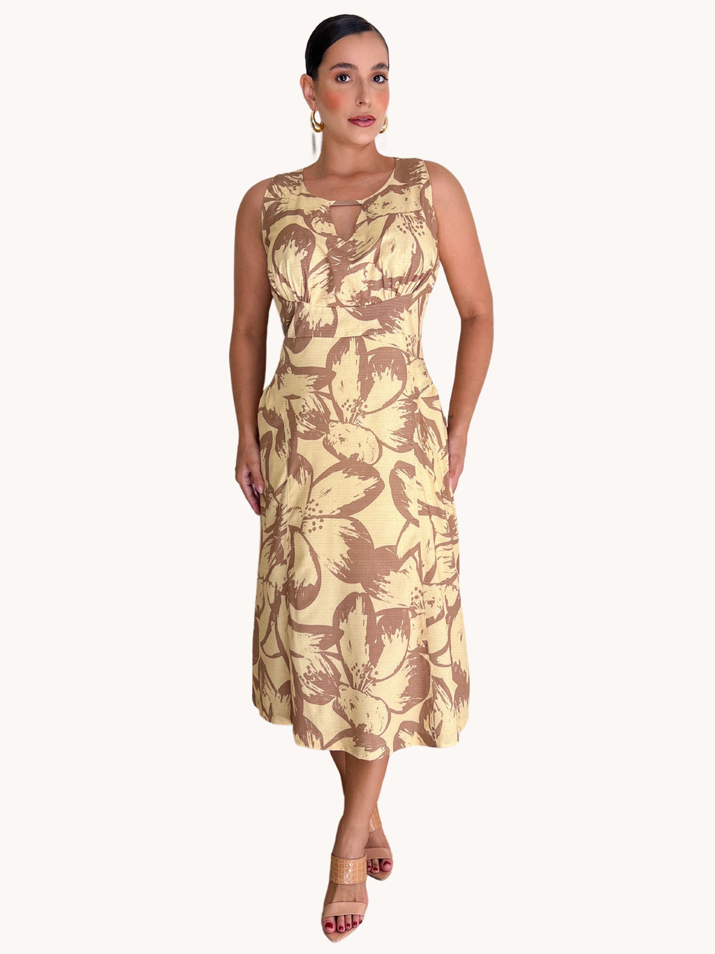 VESTIDO MIDI COM RECORTES NA SAIA