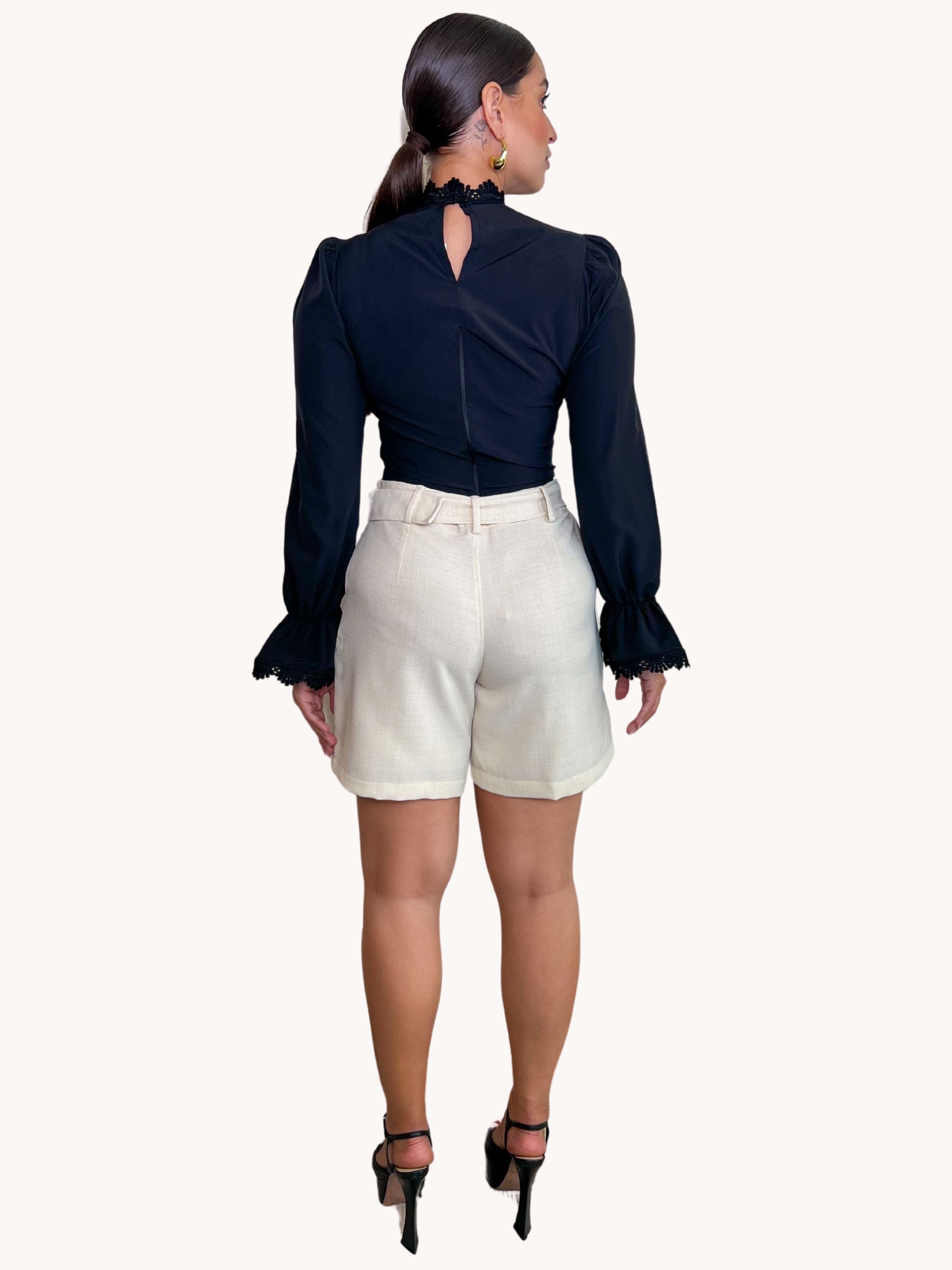 SHORT FEMININO COM FIVELAS