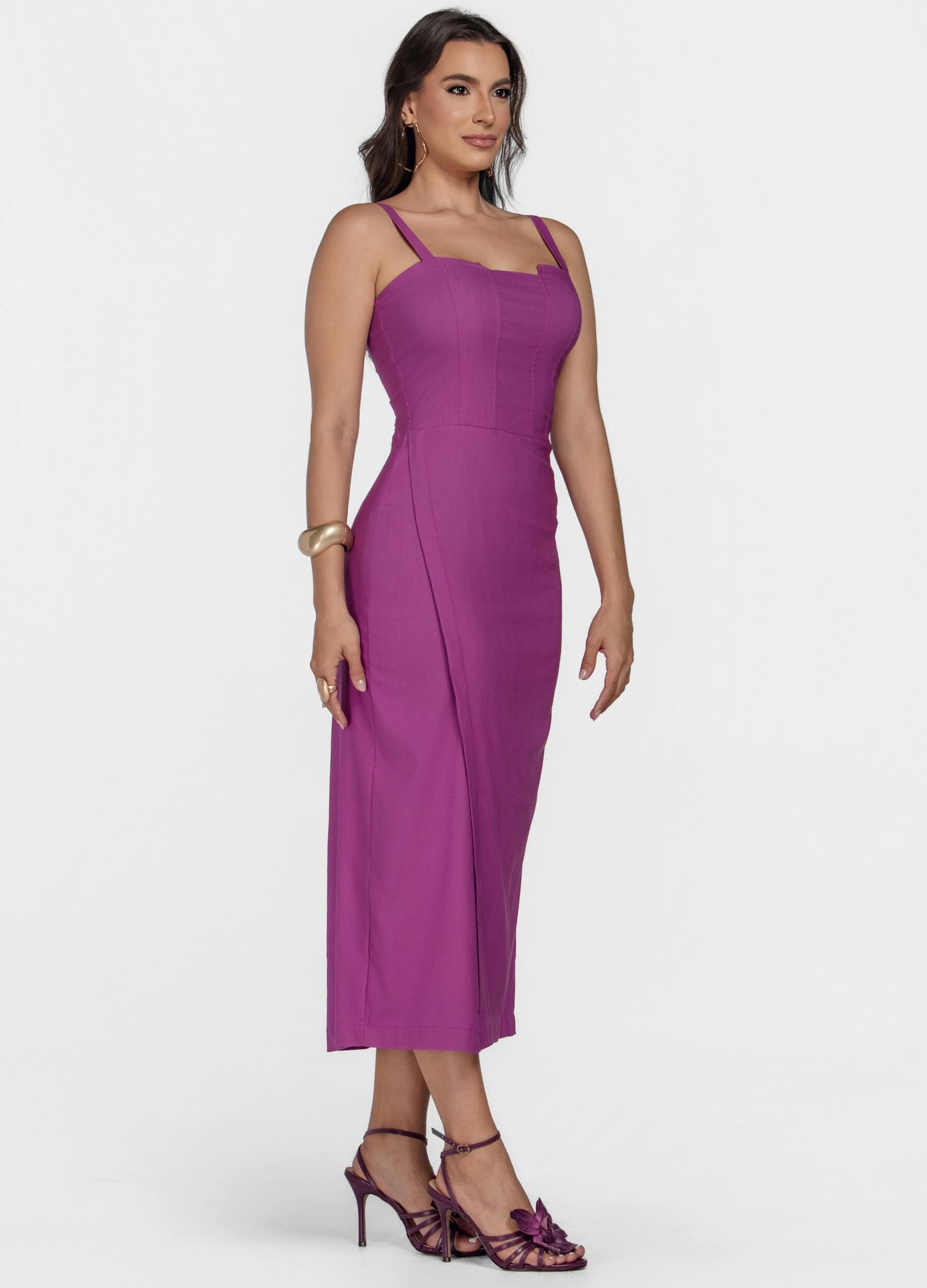 VESTIDO MIDI COM RECORTES E FENDA
