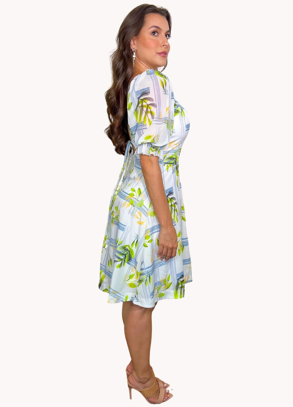 VESTIDO CURTO COM AMARRAÇÃO NAS COSTAS