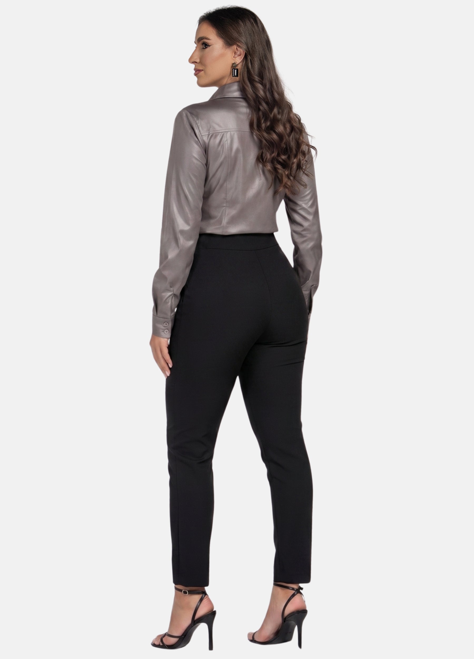 CALÇA COM DETALHE CIRRE E FIVELA