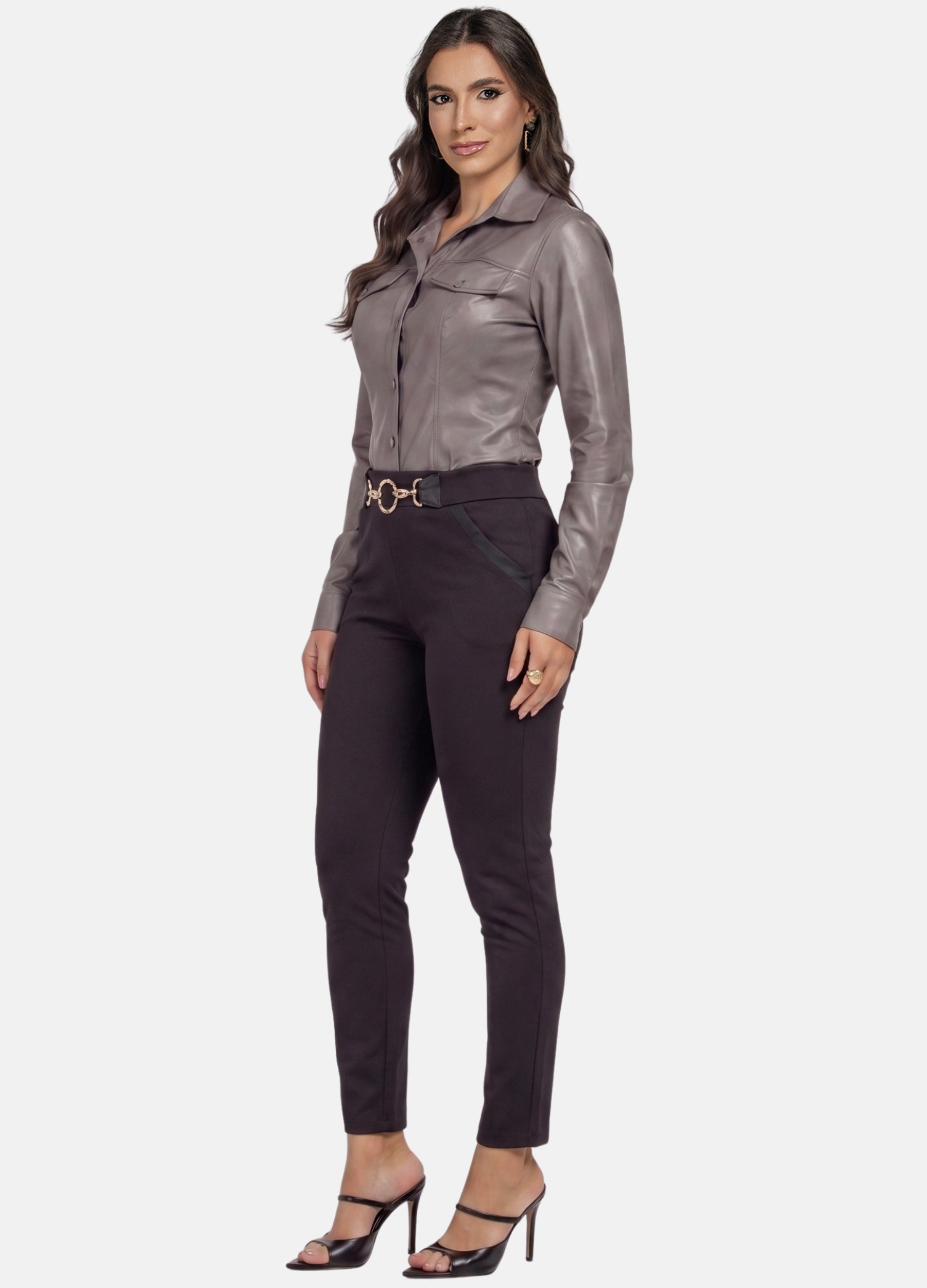CALÇA COM DETALHE CIRRE E FIVELA