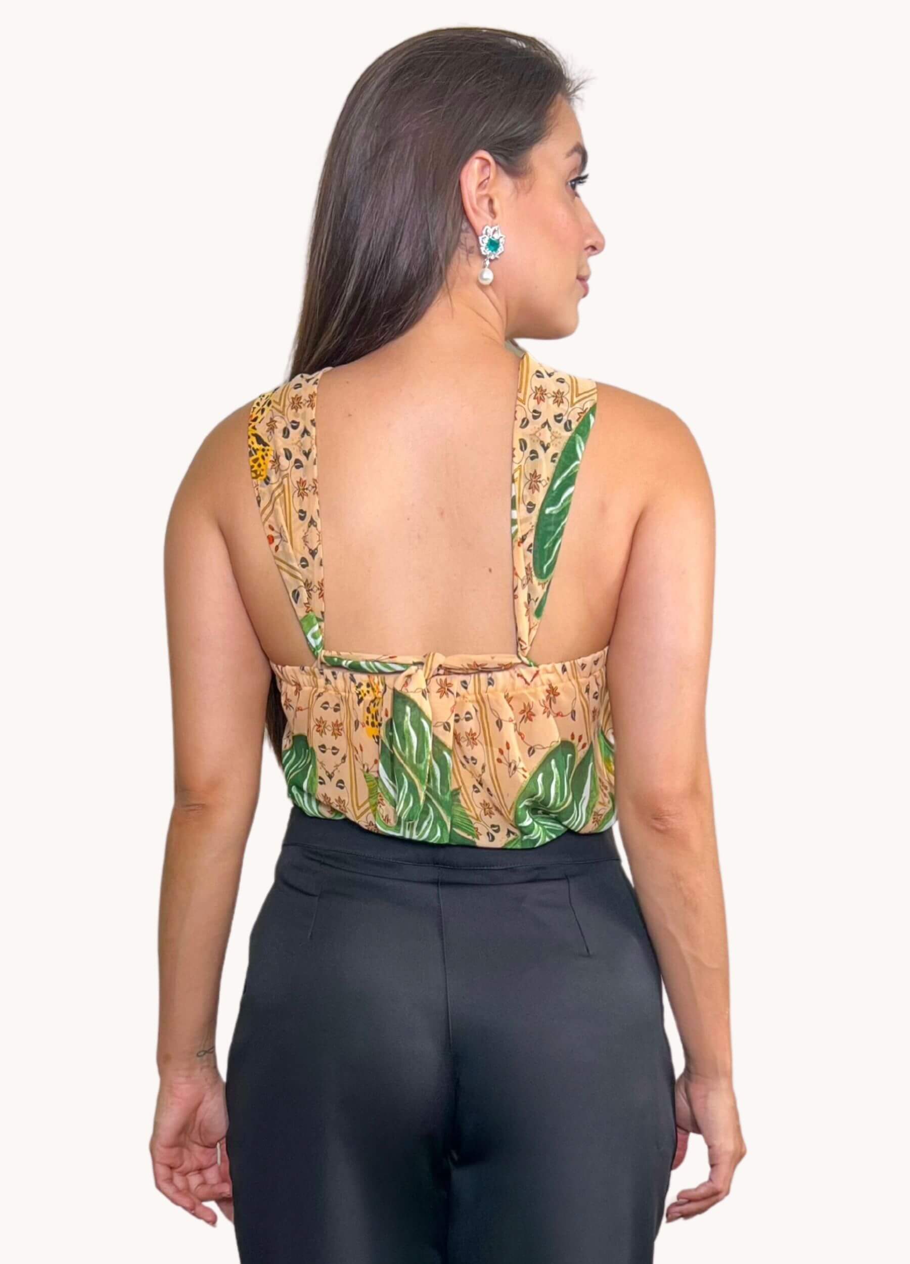 BLUSA FEMININA COM AMARRAÇÃO NAS COSTAS