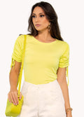 T-SHIRT COM FRANZIDO NA MANGA
