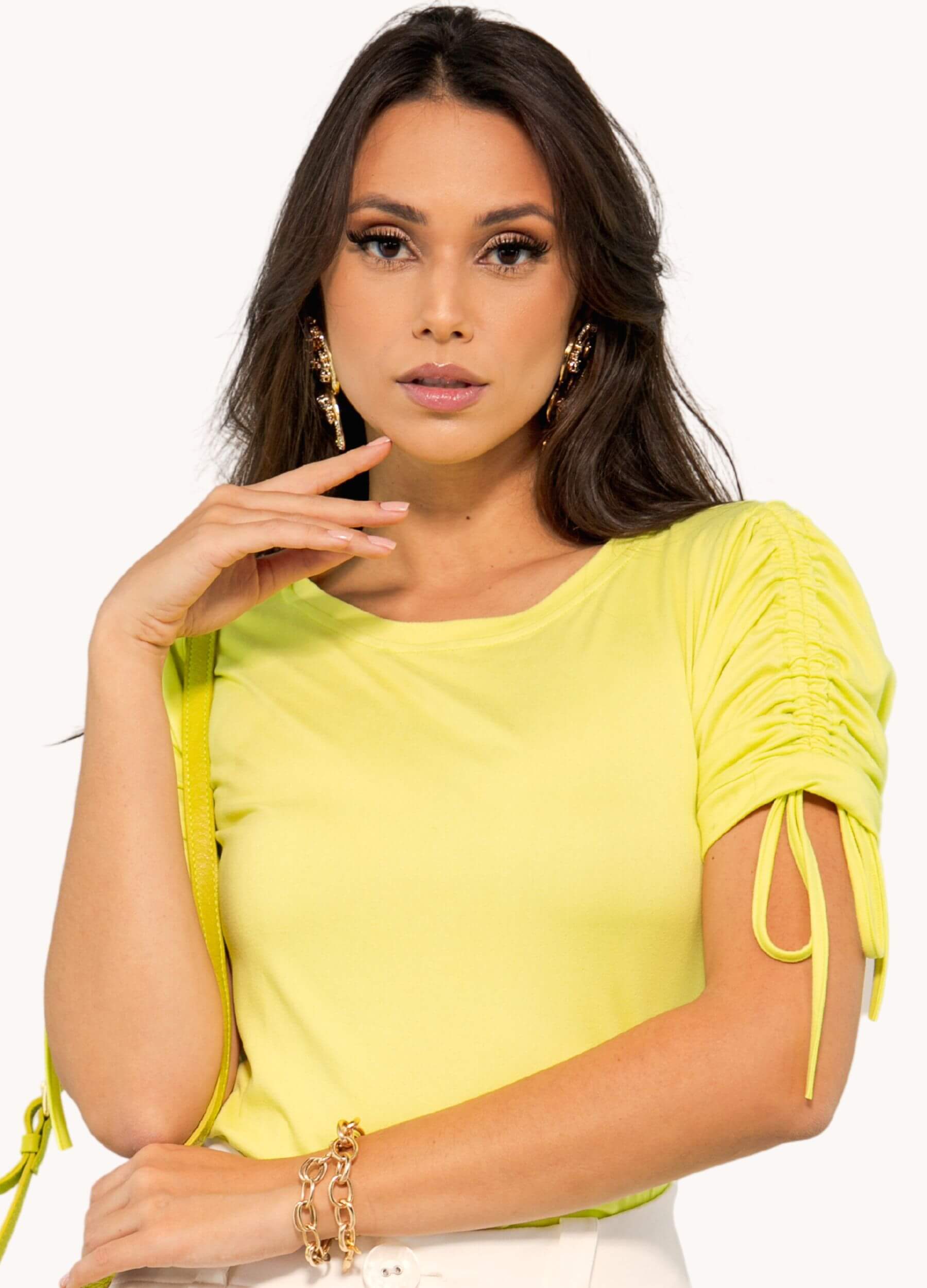T-SHIRT COM FRANZIDO NA MANGA