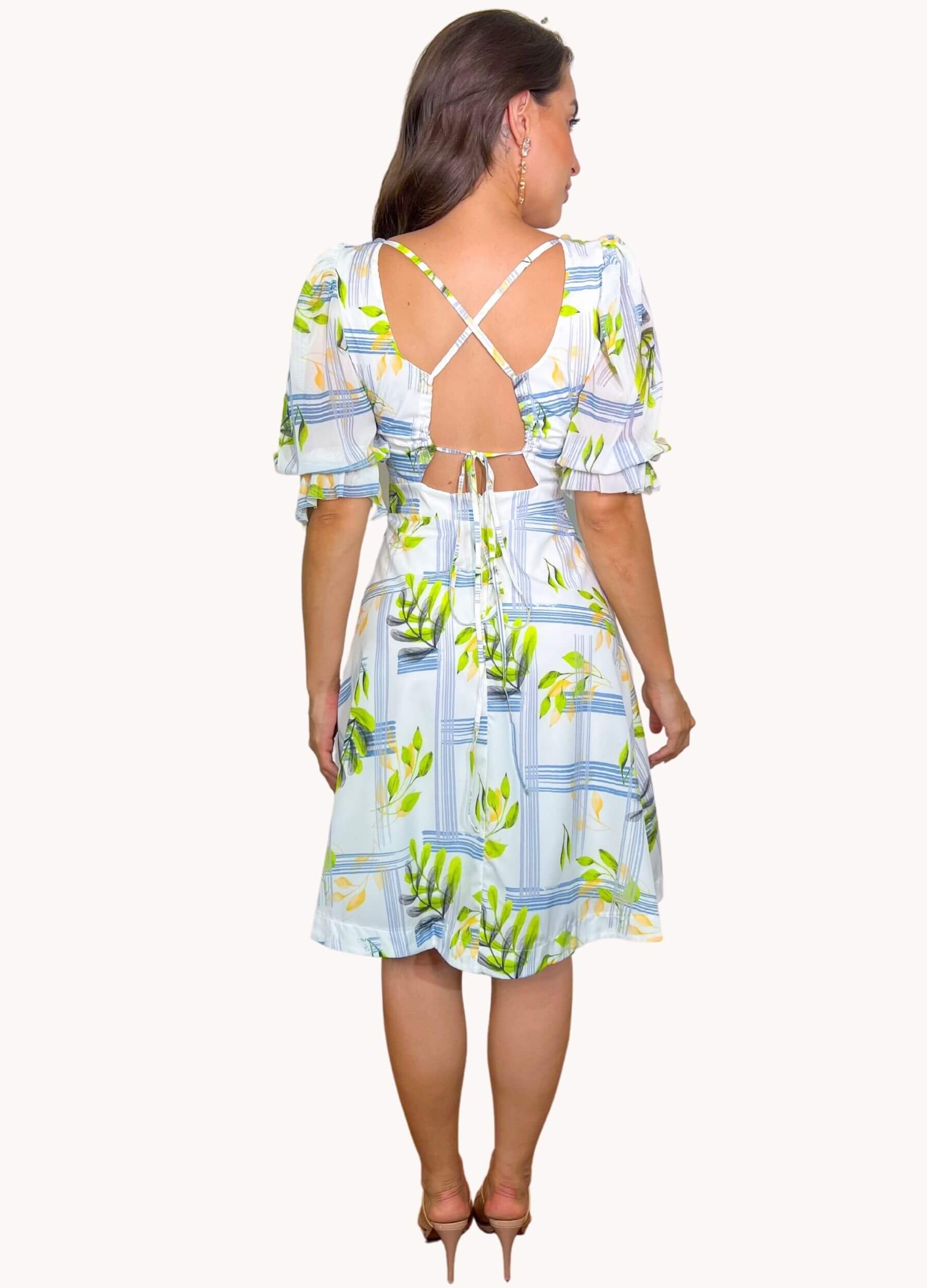 VESTIDO CURTO COM AMARRAÇÃO NAS COSTAS