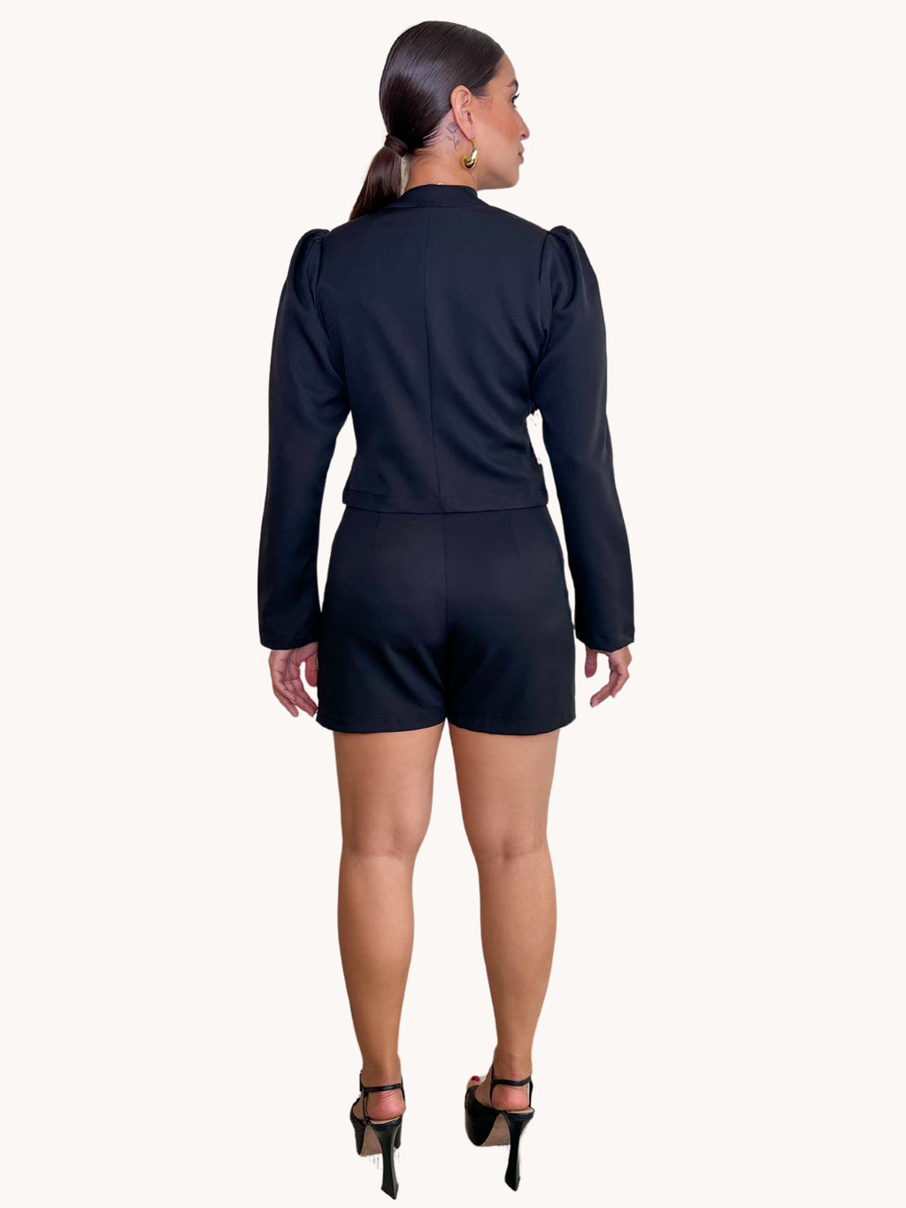 CONJUNTO FEMININO SHORT E CASACO