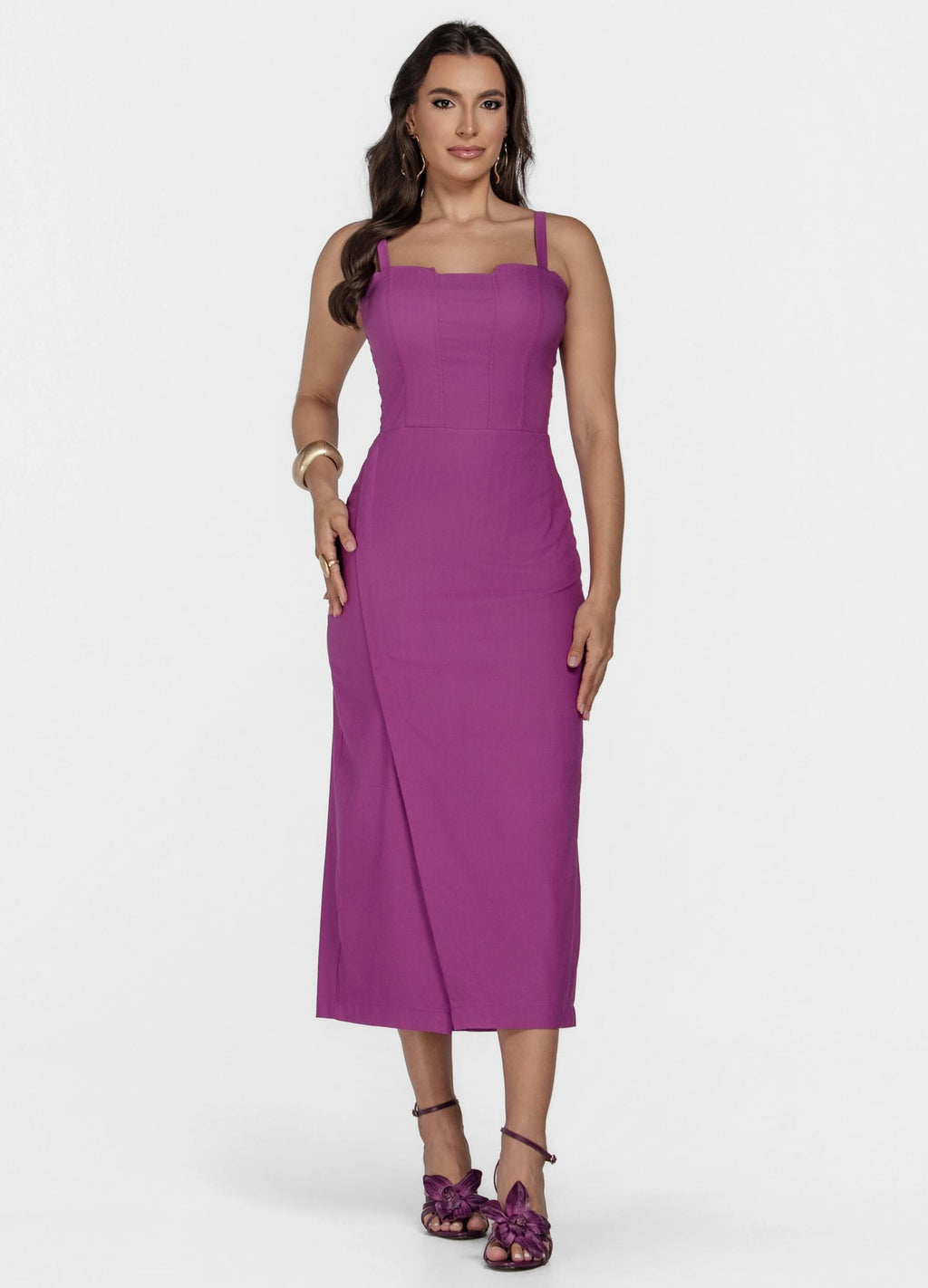 VESTIDO MIDI COM RECORTES E FENDA