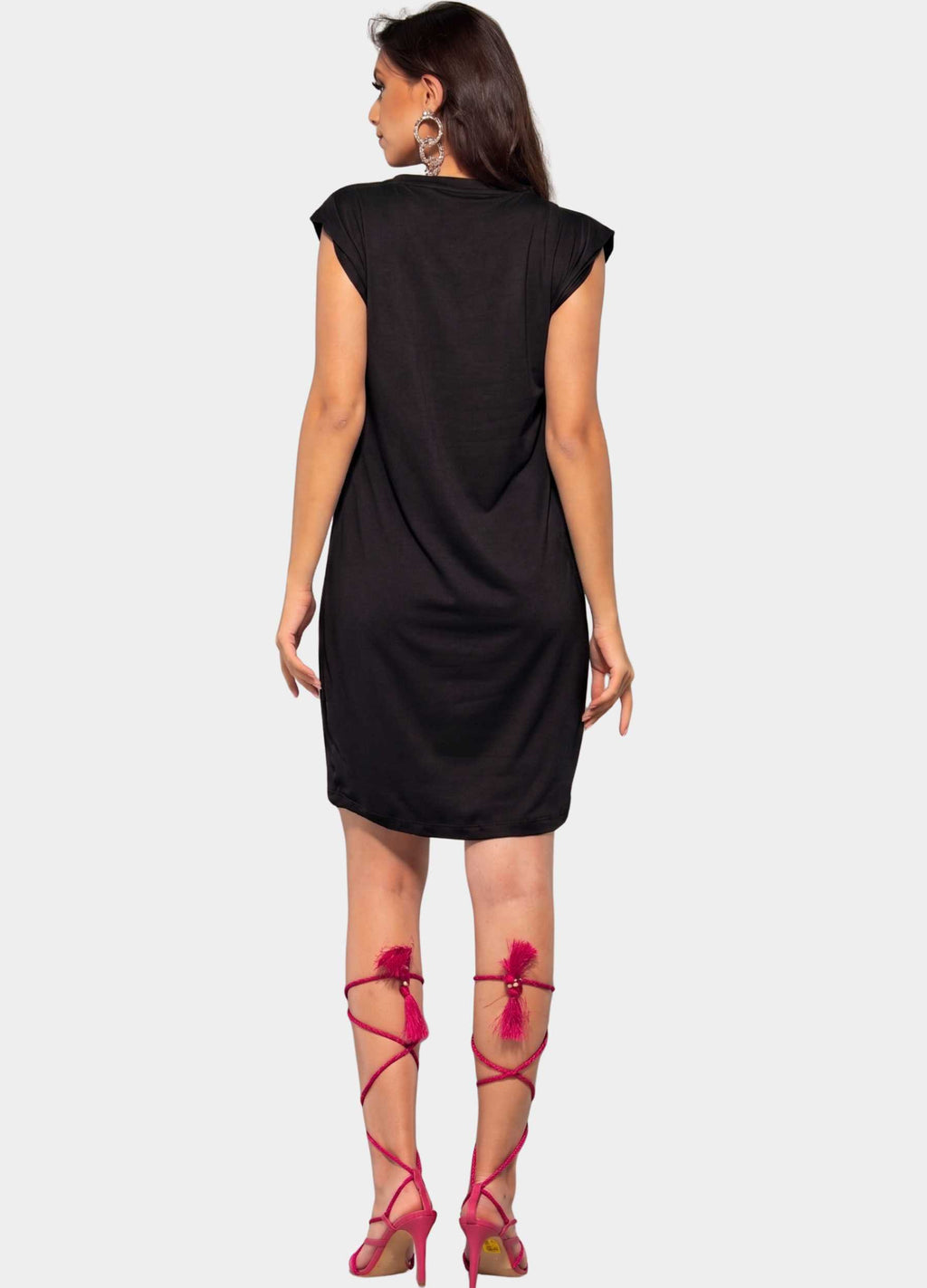 VESTIDO CURTO COM PREGAS NO OMBRO