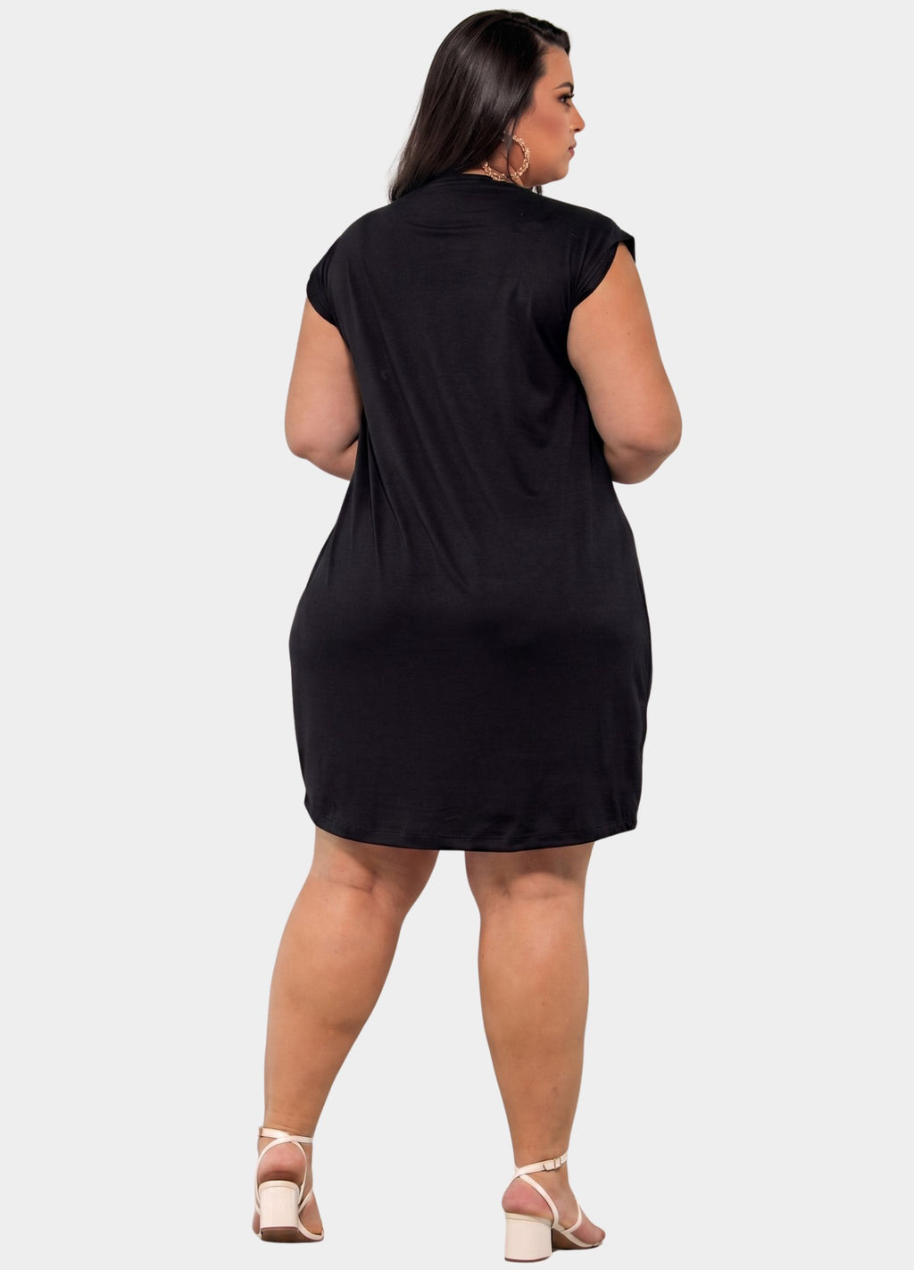 VESTIDO COM PREGAS NO OMBRO PLUS SIZE