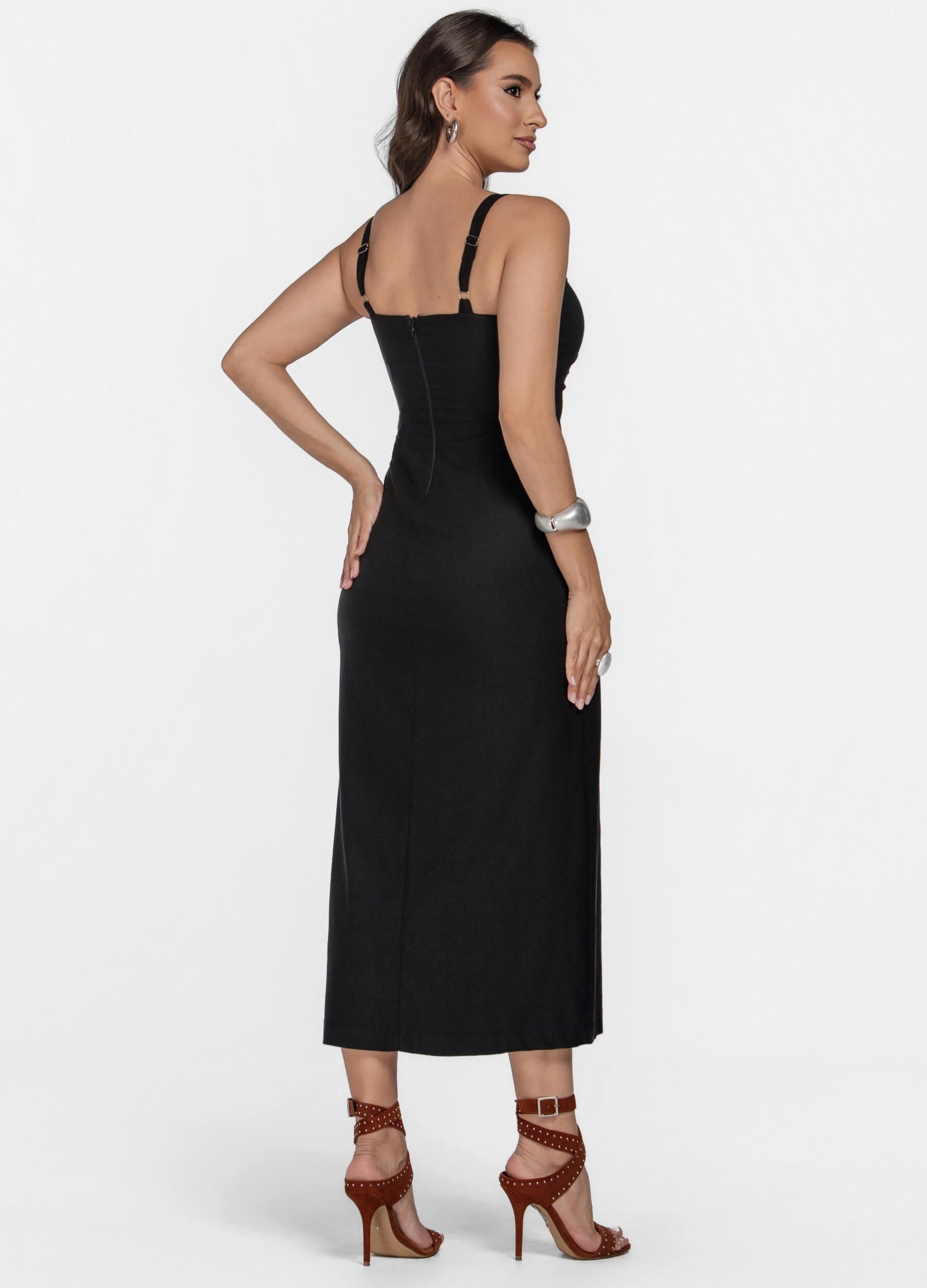 VESTIDO MIDI COM DETALHE NO DECOTE E FENDA