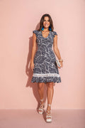 VESTIDO CURTO ESTAMPADO COM ENTREMEIO