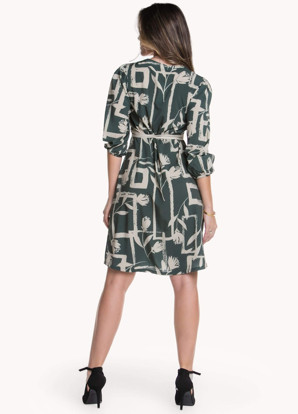 VESTIDO CURTO COM DECOTE FRANZIDO COM FAIXA