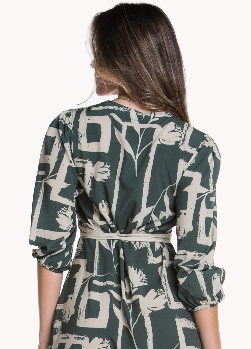 VESTIDO CURTO COM DECOTE FRANZIDO COM FAIXA