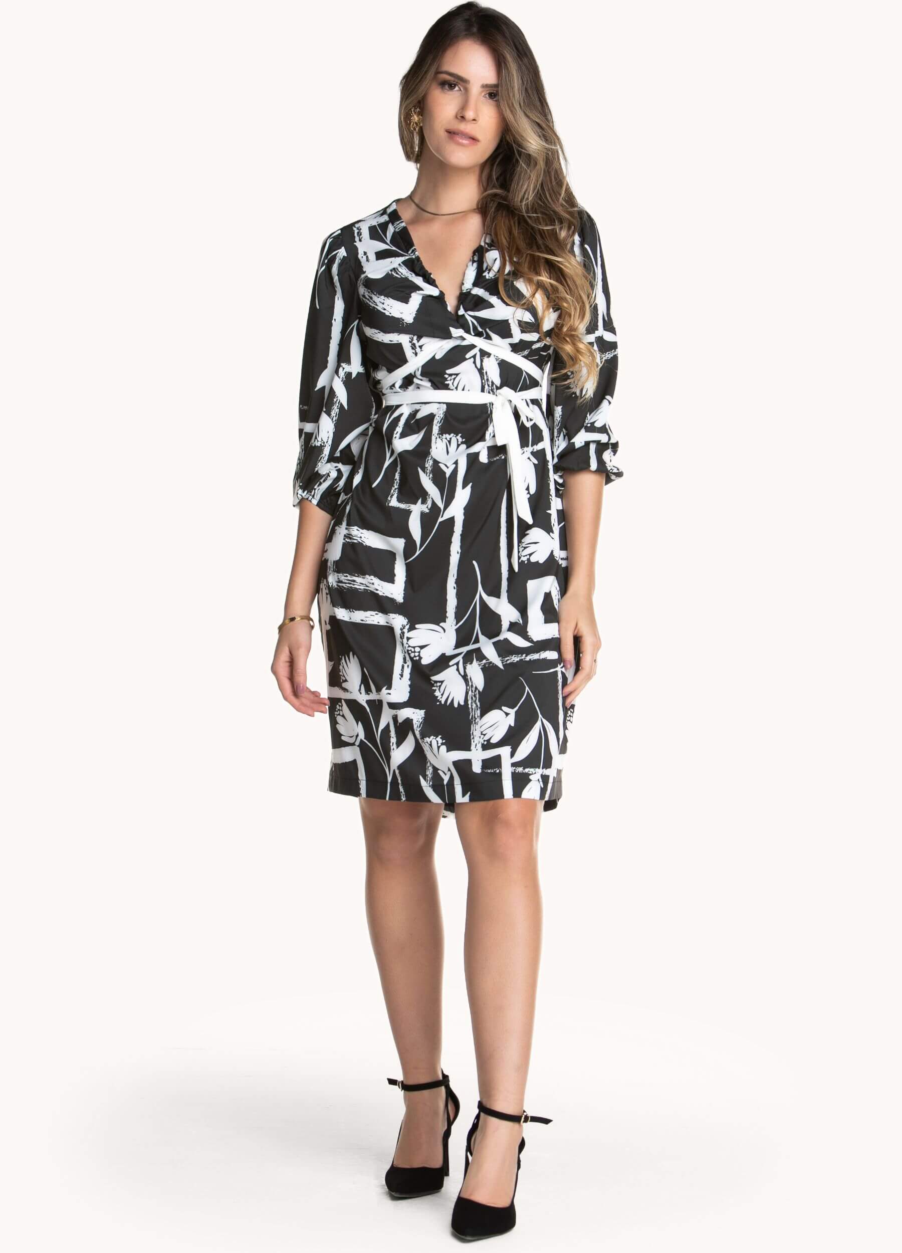 VESTIDO CURTO COM DECOTE FRANZIDO COM FAIXA